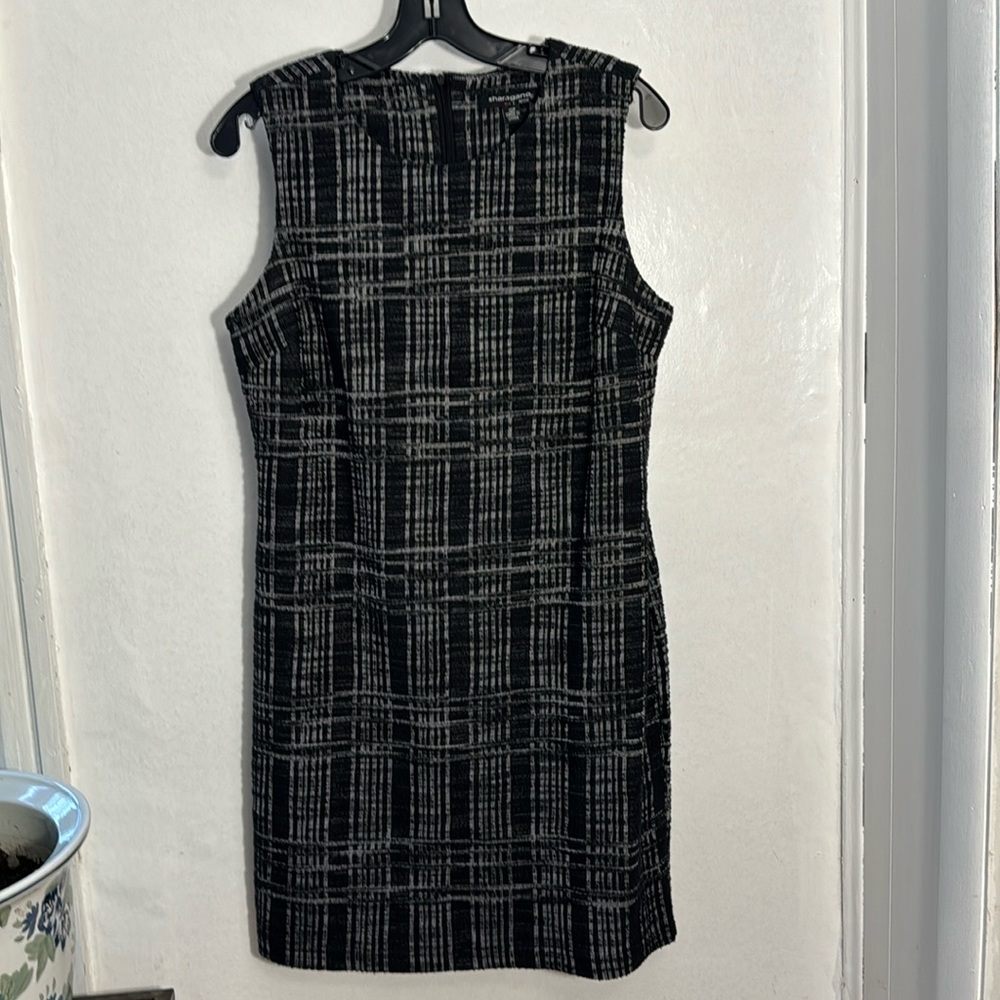 Sheath dress in black and white, unlined